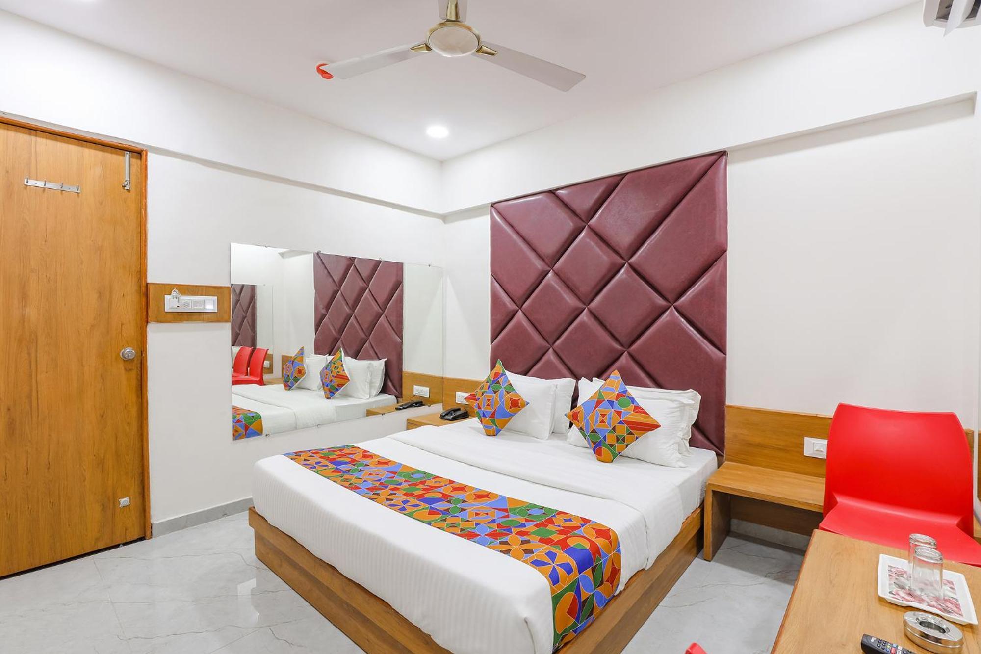 Fabhotel Crystal I - Gandhinagar Eksteriør bilde