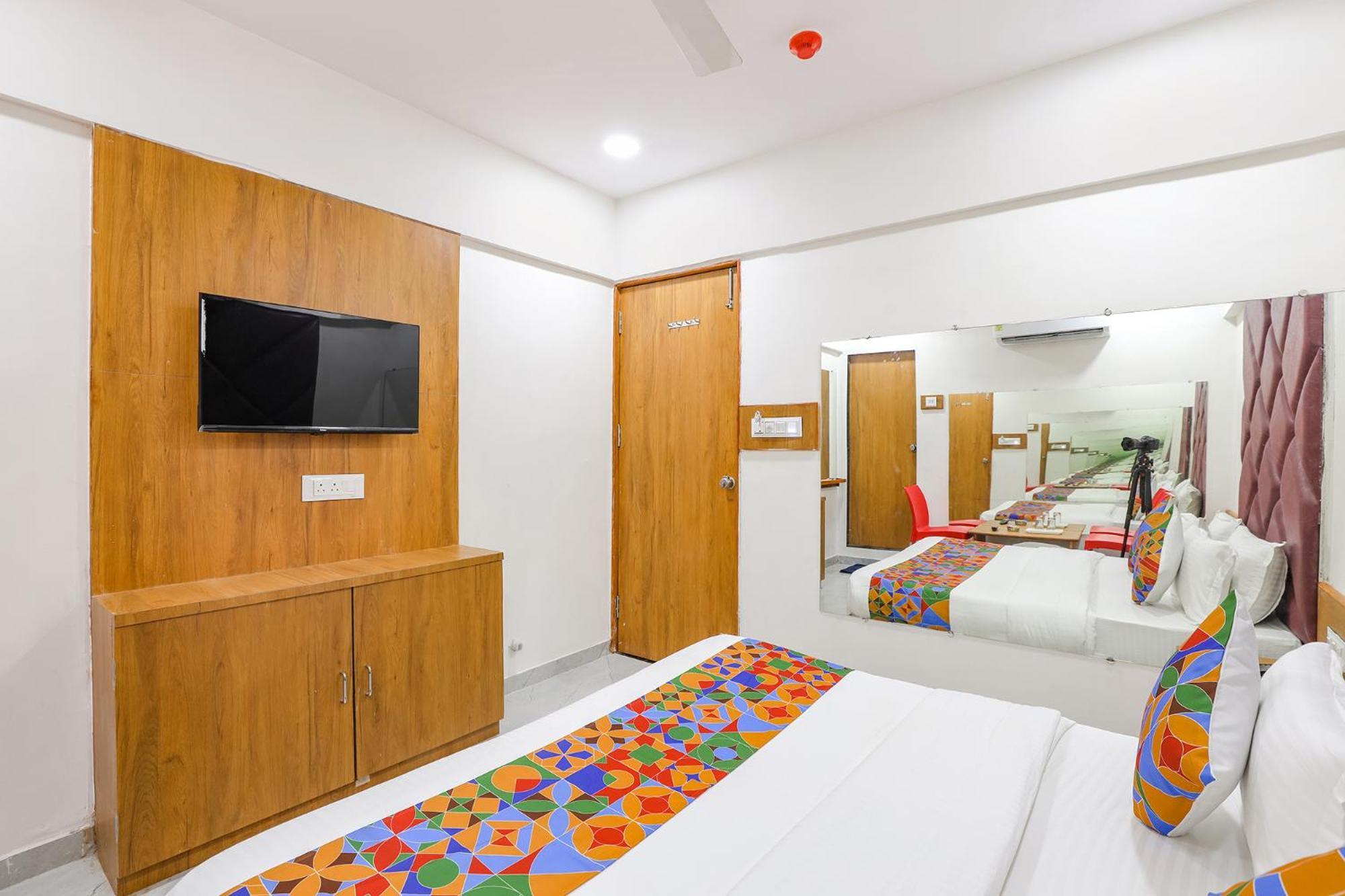 Fabhotel Crystal I - Gandhinagar Eksteriør bilde