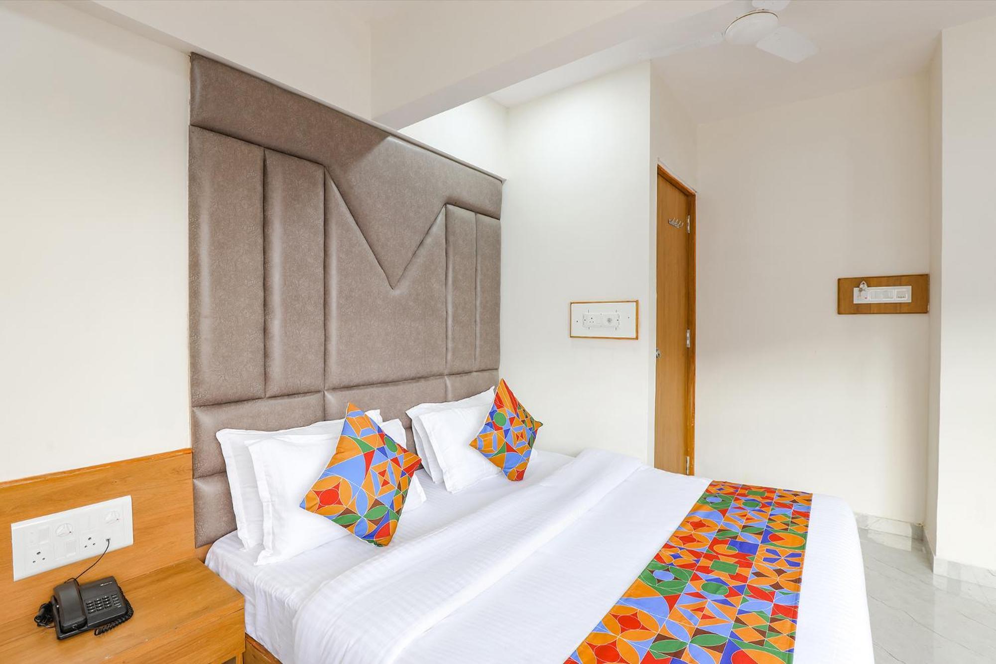 Fabhotel Crystal I - Gandhinagar Eksteriør bilde