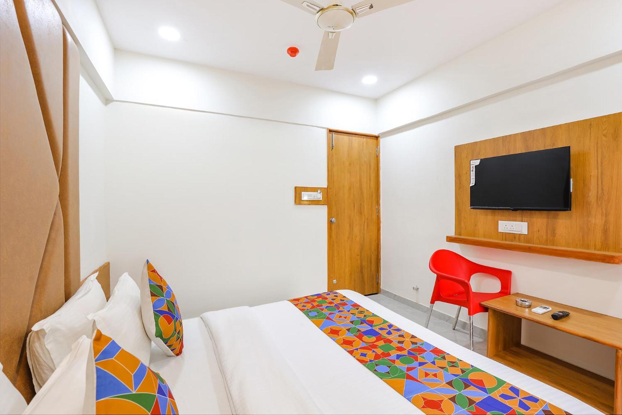 Fabhotel Crystal I - Gandhinagar Eksteriør bilde