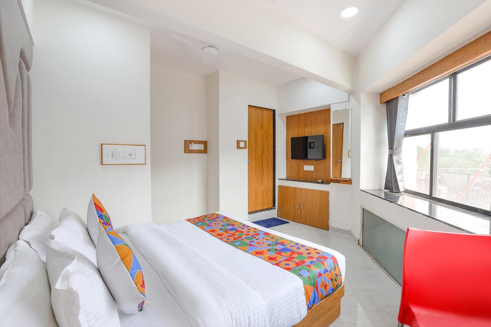 Fabhotel Crystal I - Gandhinagar Eksteriør bilde